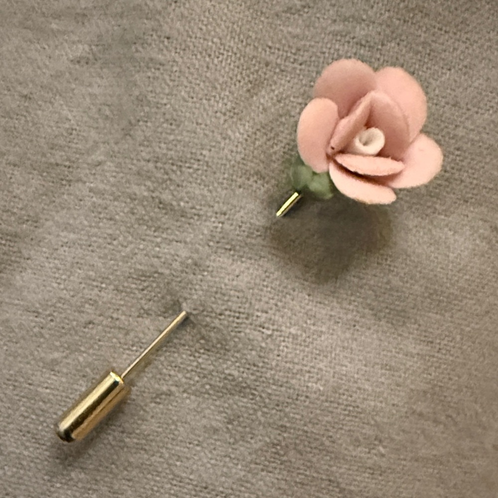 Elegant Pink Floral broach